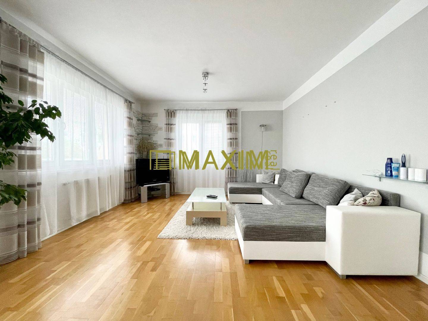 86 m2, nízke náklady, krásny 3-i byt s loggiou a parkovacím státím na