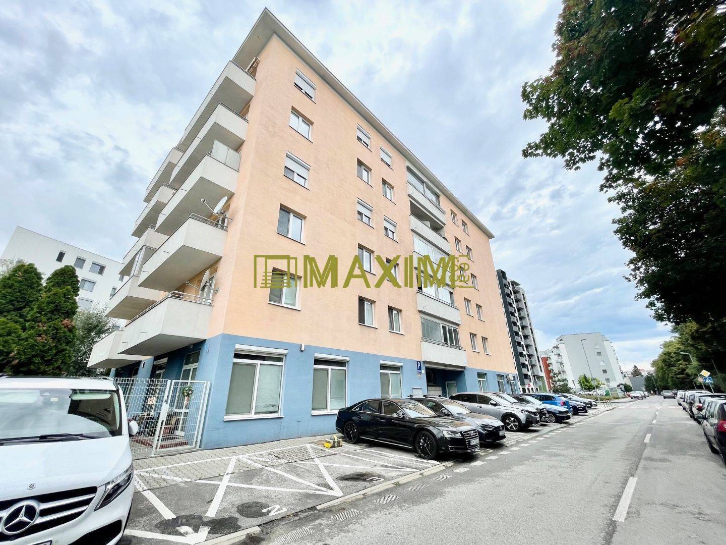 86 m2, nízke náklady, krásny 3-i byt s loggiou a parkovacím státím na