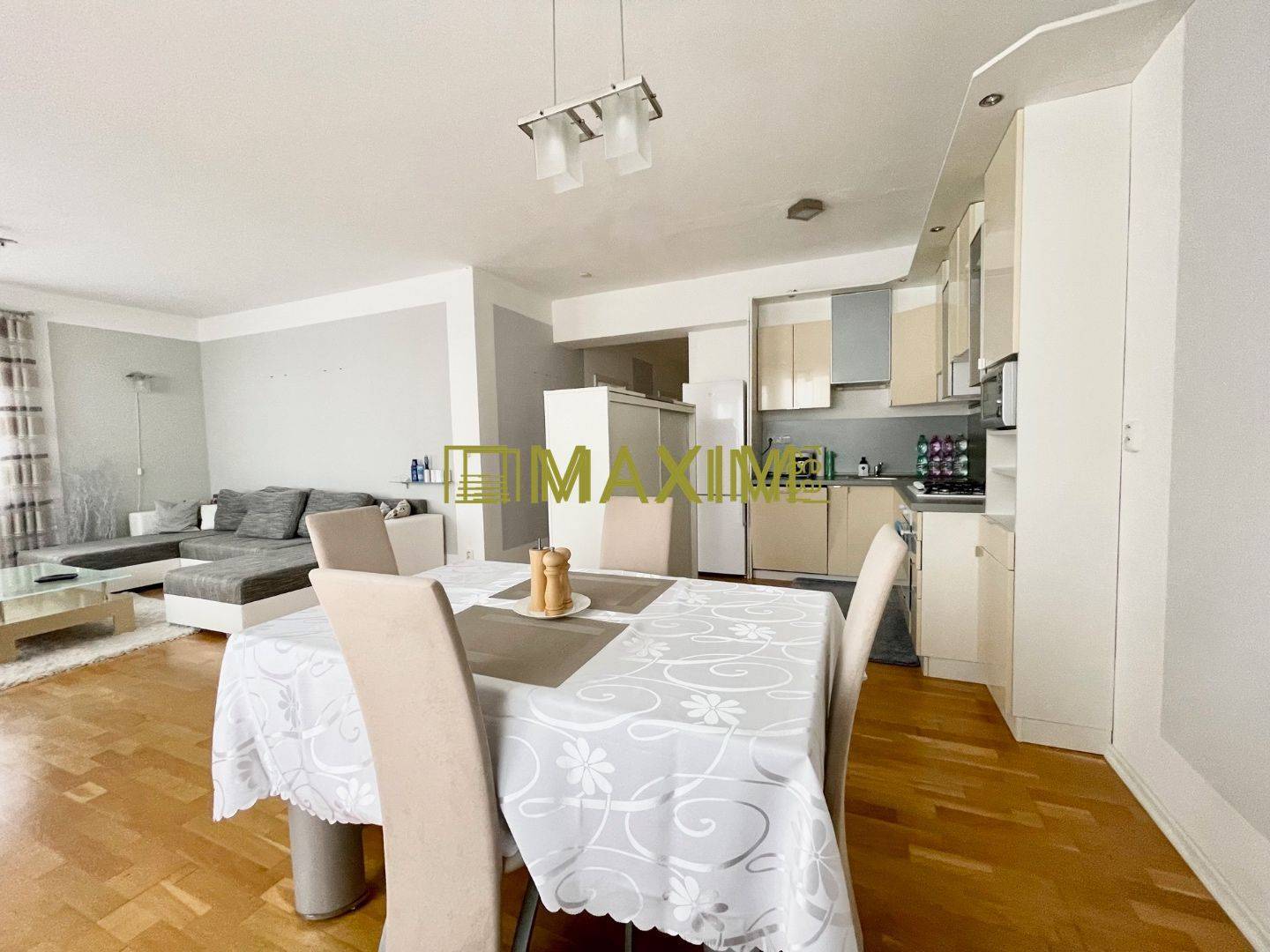 86 m2, nízke náklady, krásny 3-i byt s loggiou a parkovacím státím na