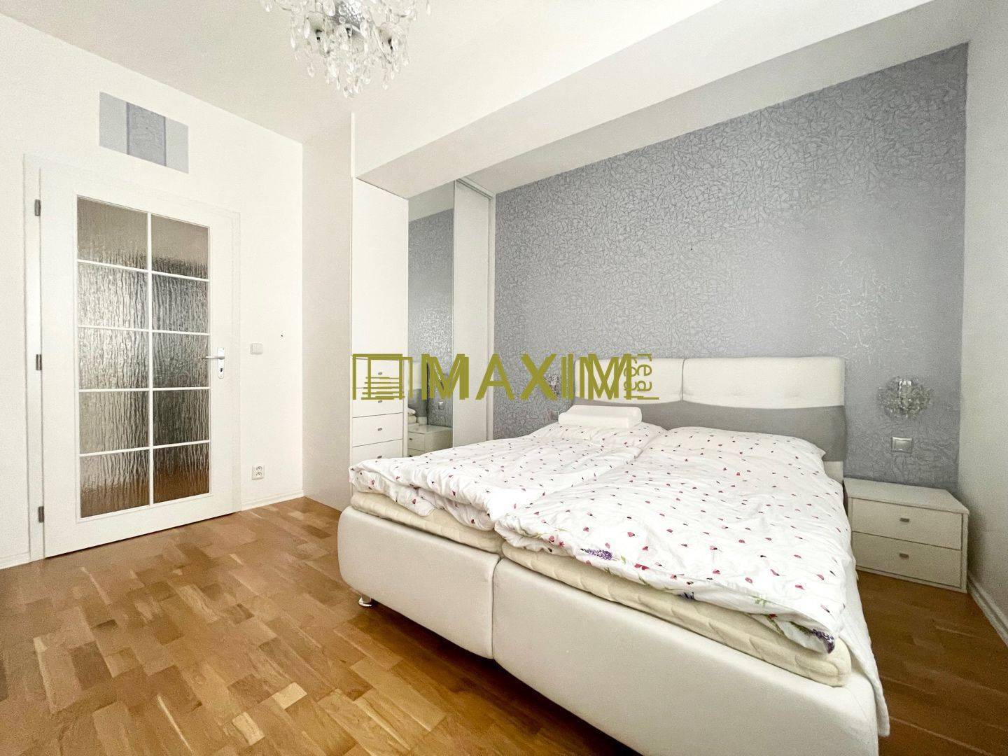 86 m2, nízke náklady, krásny 3-i byt s loggiou a parkovacím státím na