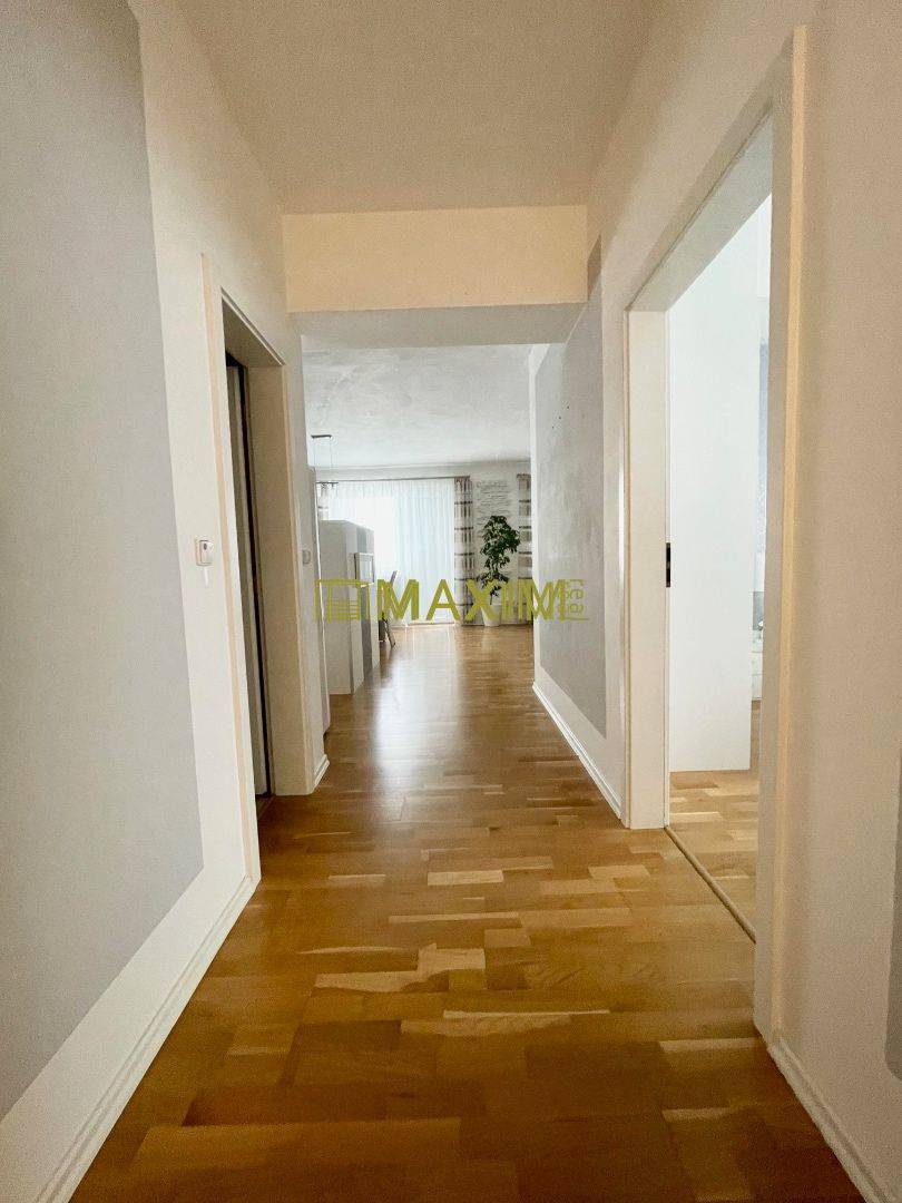 86 m2, nízke náklady, krásny 3-i byt s loggiou a parkovacím státím na