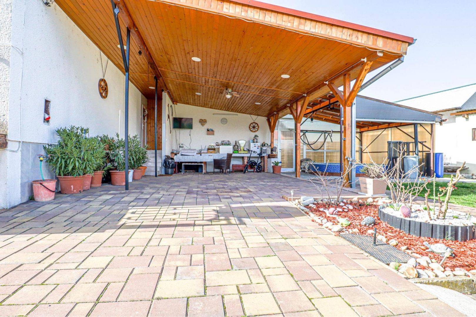 External property image