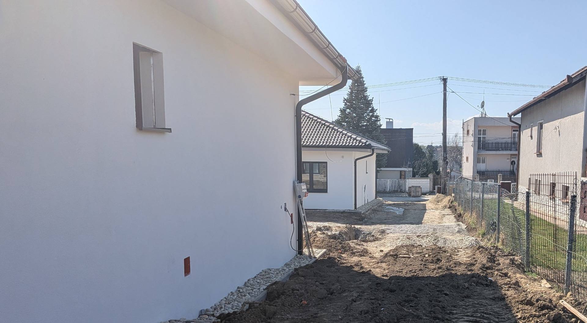 Bungalov v centre obce Cabaj v štandarde, Wágnerova ulica, Dom č.2