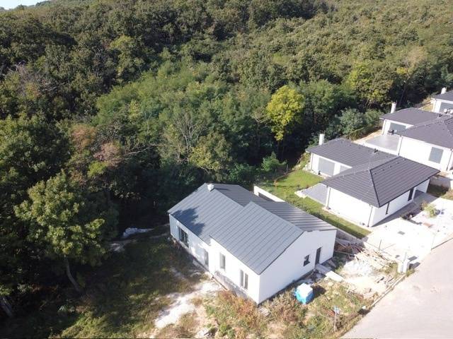 Novostavba v Štitároch pod lesom