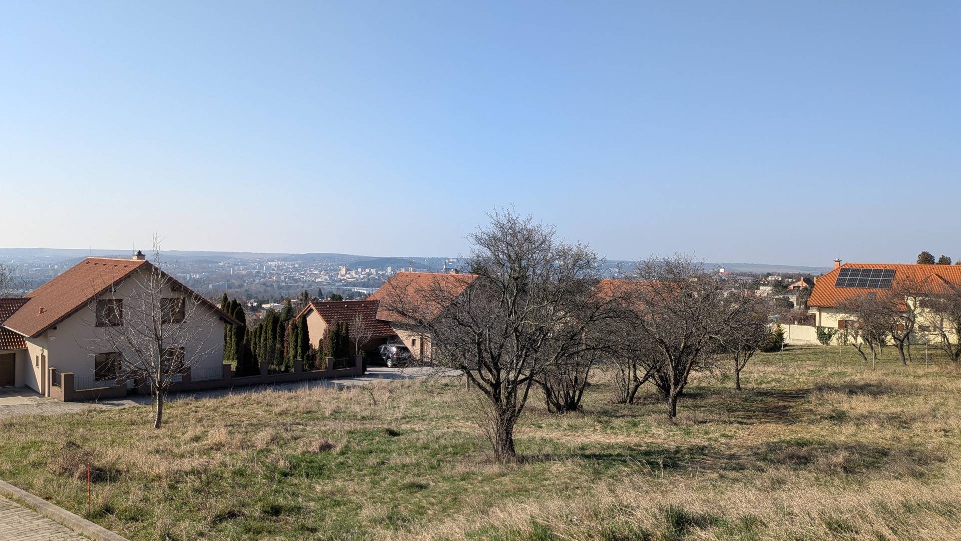 Lukratívny stavebný pozemok 936 m2 pod Zoborom, Višňová ulica