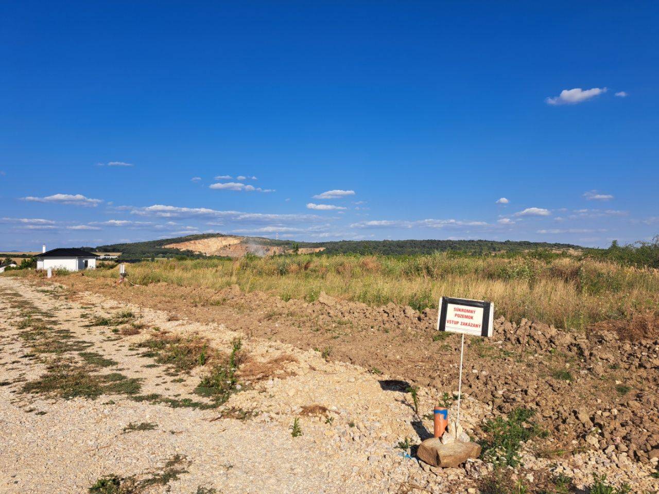 Stavebný pozemok 663 m2 v obci Štitáre s pekným výhľadom na Žibricu