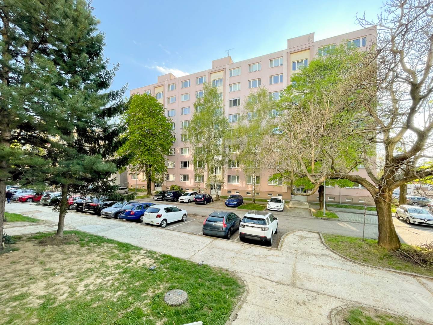 Priestranný 2-izbový byt s balkónom, Jiráskova ulica, Trnava