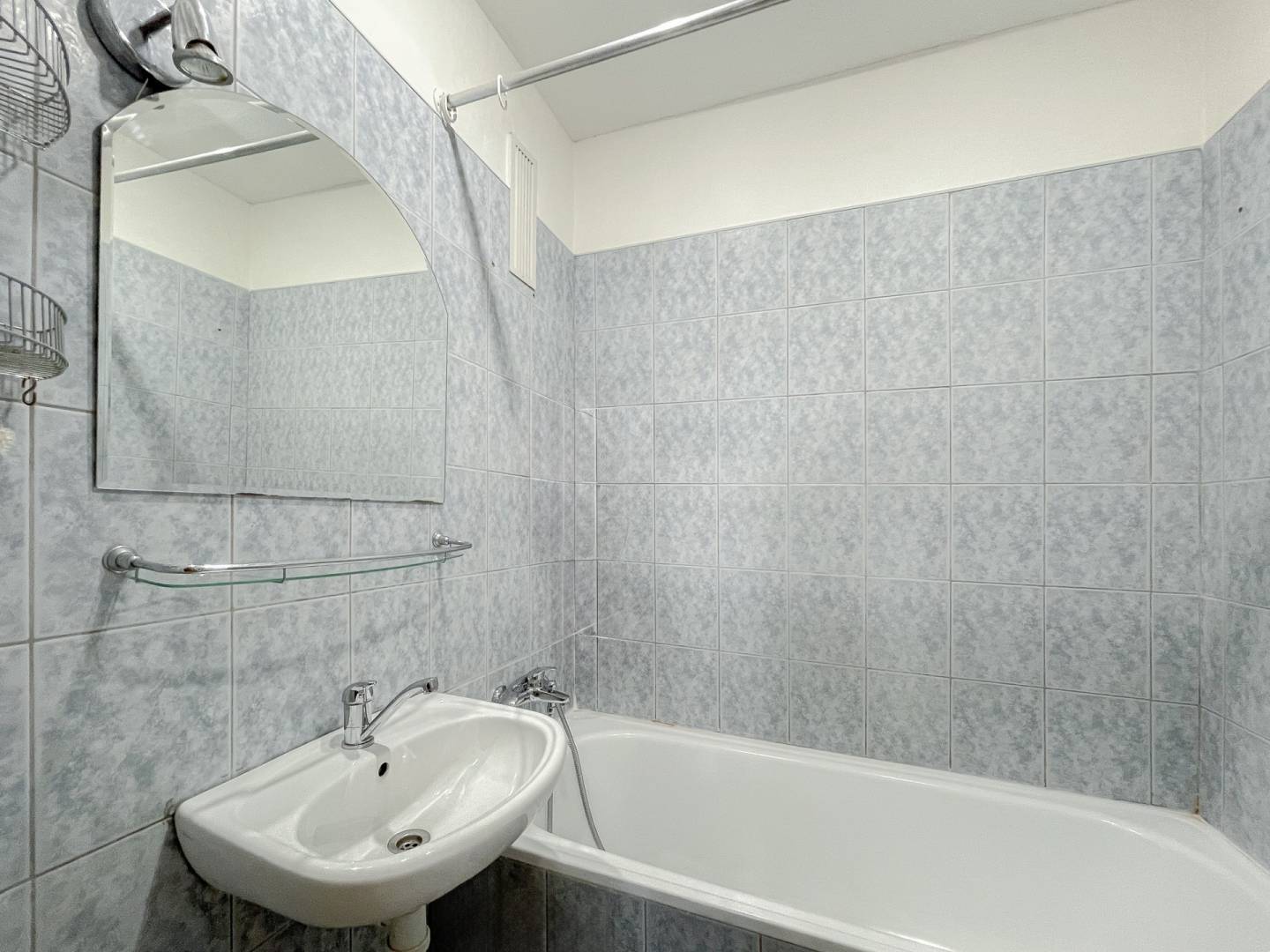 Priestranný 2-izbový byt s balkónom, Jiráskova ulica, Trnava