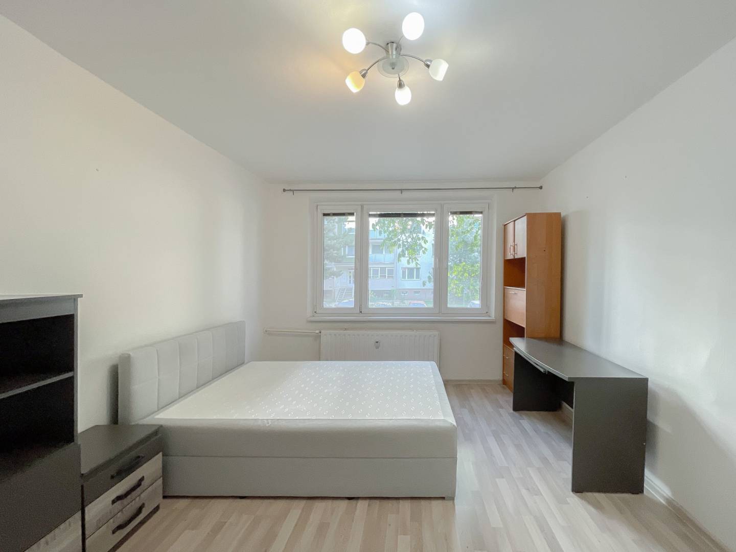 Priestranný 2-izbový byt s balkónom, Jiráskova ulica, Trnava