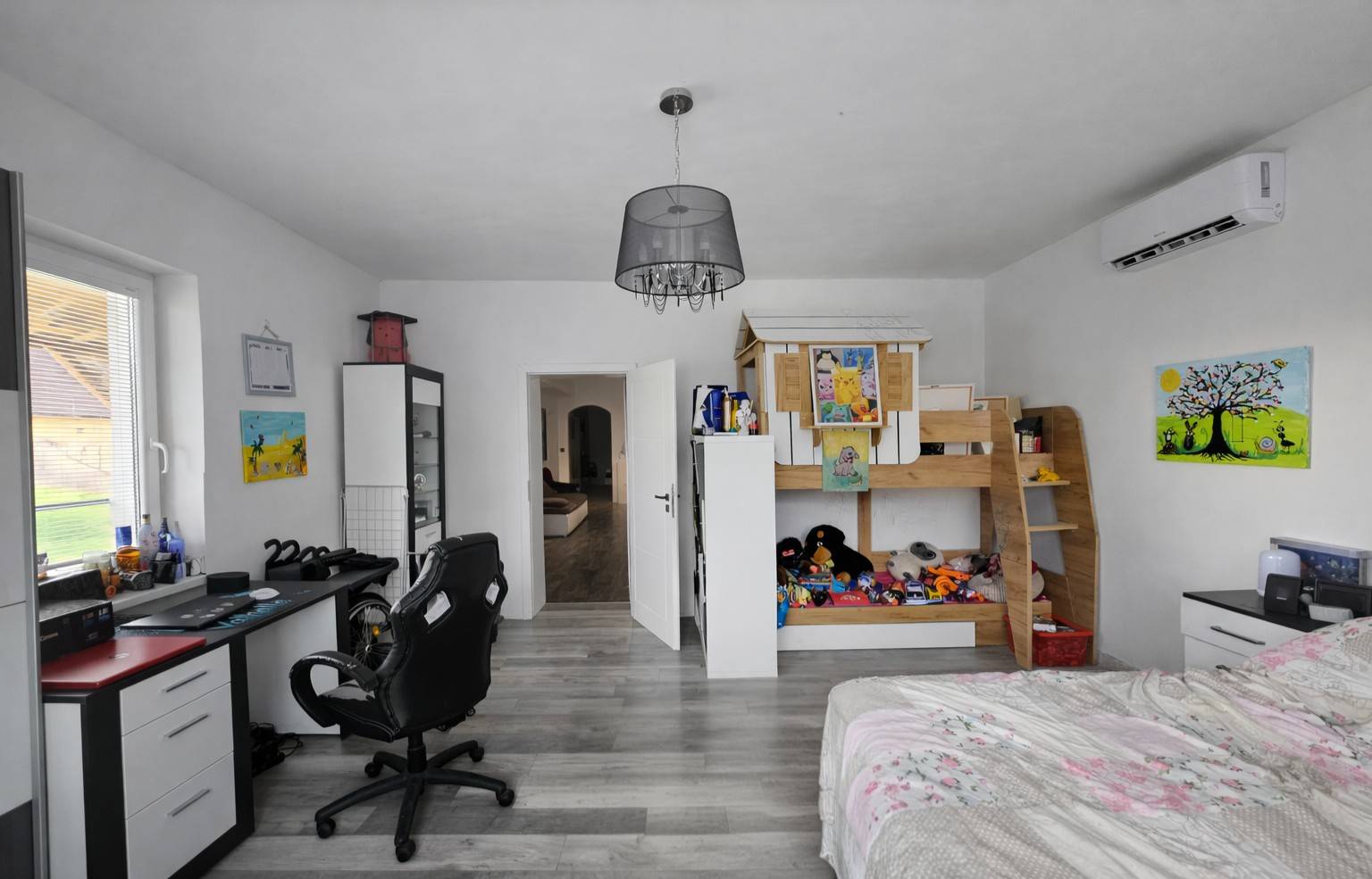 Ponúkame na predaj rodinný dom s veľkým pozemkom v obci Trnávka