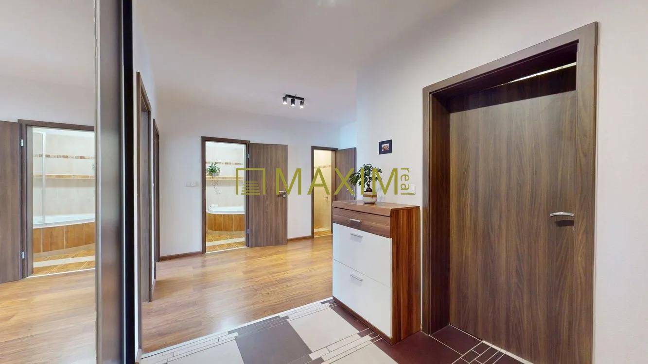 Veľký, slnečný a priestranný 3-izbový byt