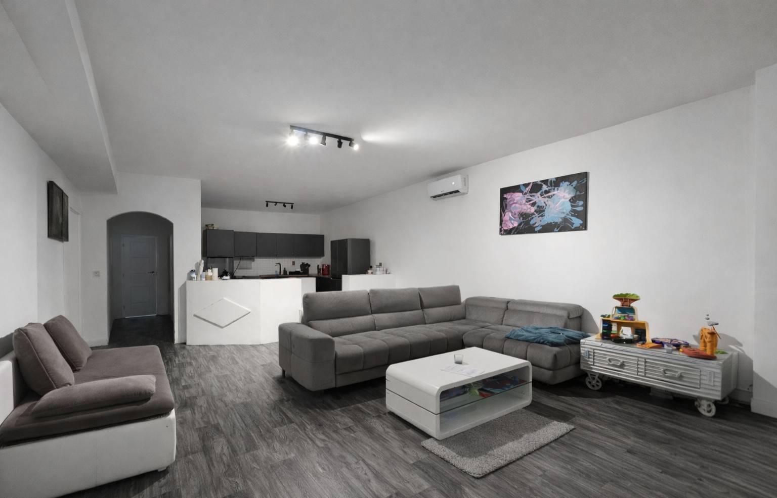 Ponúkame na predaj rodinný dom s veľkým pozemkom v obci Trnávka