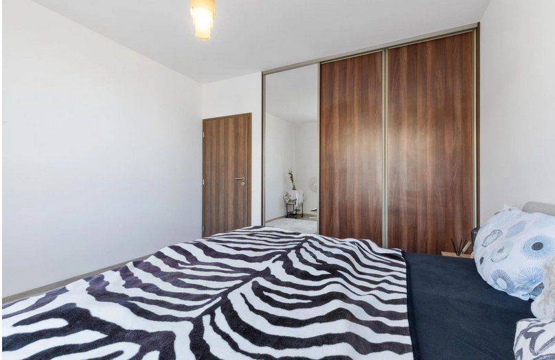 Krásny 3- izb. byt s loggiou a park. státím na ulici Hany Ponickej