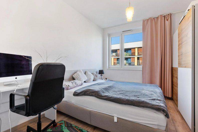 Krásny 3- izb. byt s loggiou a park. státím na ulici Hany Ponickej