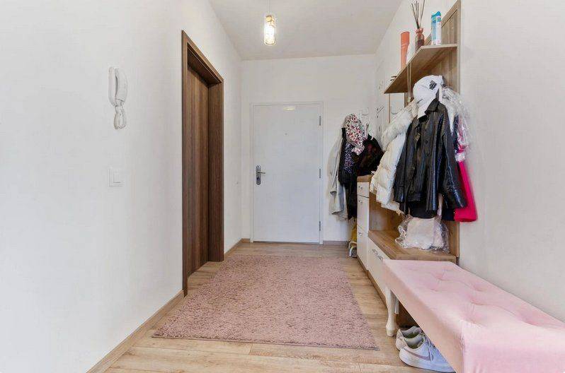 Krásny 3- izb. byt s loggiou a park. státím na ulici Hany Ponickej