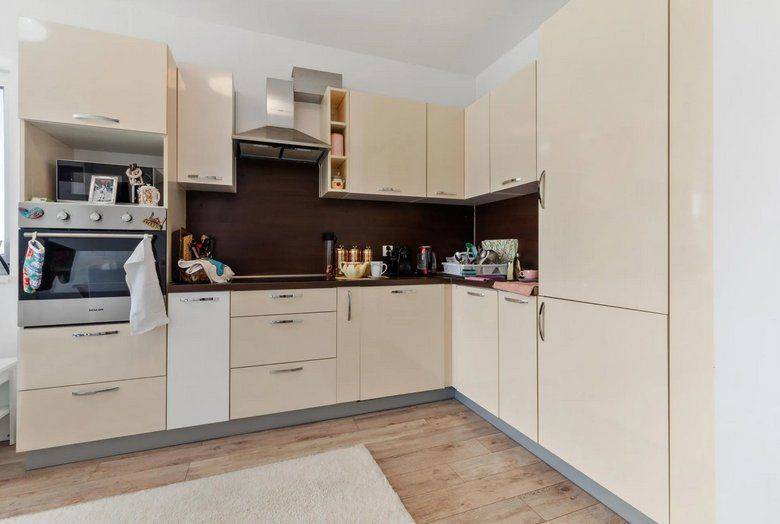 Krásny 3- izb. byt s loggiou a park. státím na ulici Hany Ponickej