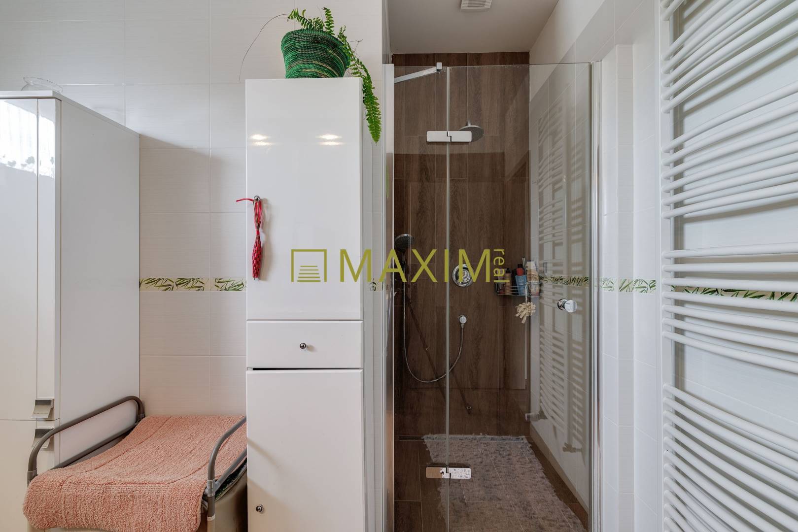 Moderný samostatne stojaci 4-izbový bungalov, Láb okres Malacky