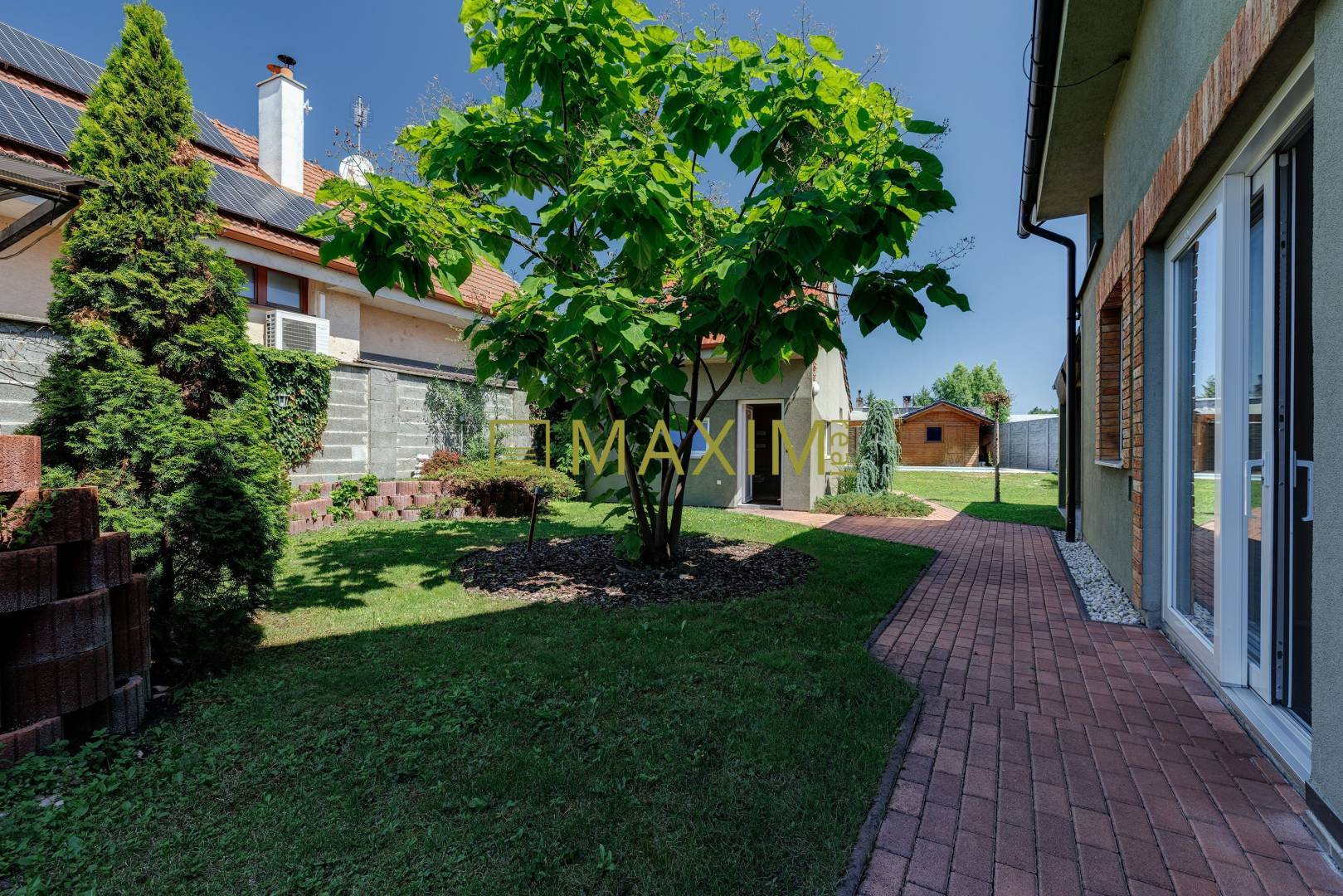 TOP!Elegantný priestranný rodinný dom so záhradou v Kostolišti, MA