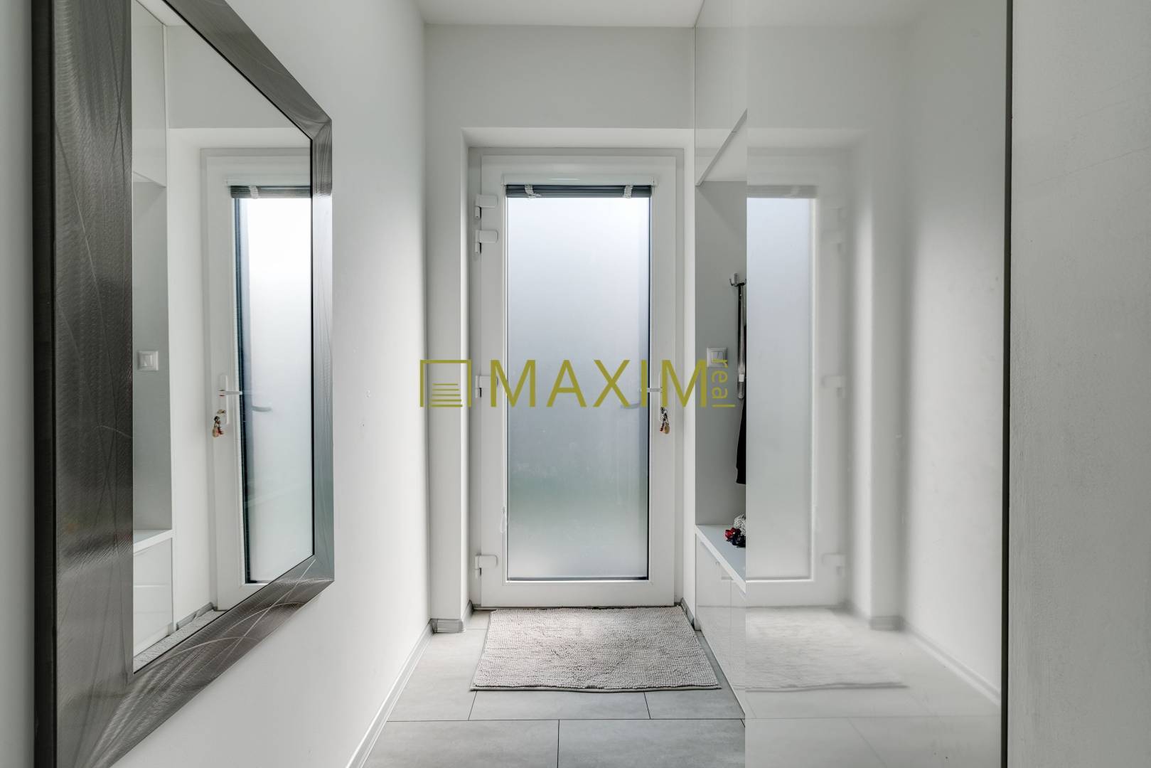 NOVOSTAVBA 2024 – Elegantný 3izb dvojdom s terasou,dizajnovou kuchyňou