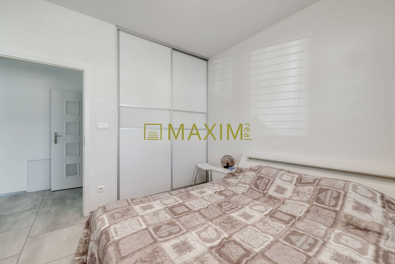 NOVOSTAVBA 2024 – Elegantný 3izb dvojdom s terasou,dizajnovou kuchyňou