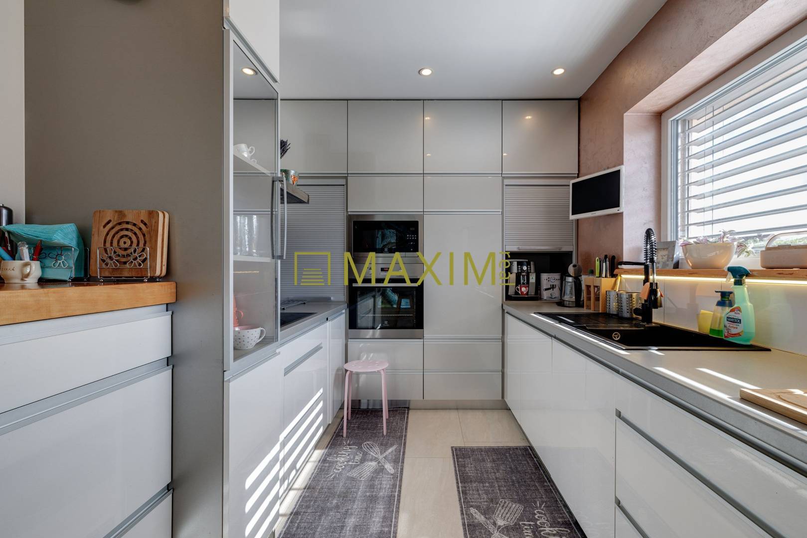 VÝNIMOČNÝ samostatne stojaci 4,5-izbový TOP dom v pokojnej lokalite MA