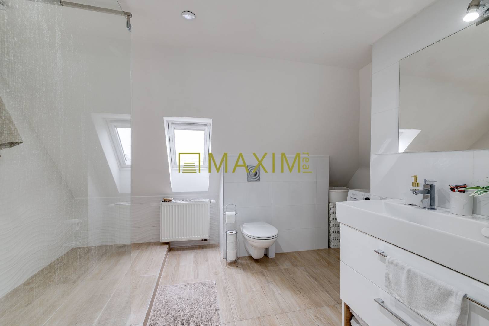 Veľkopriestorový dvojgeneračný 6 izbový dom s potenciálom k podnikaniu