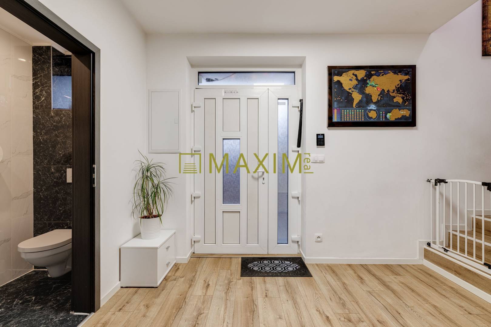 REZERVOVANE! Moderný 4-izbový dom s krbom,terasou a smart technologiou