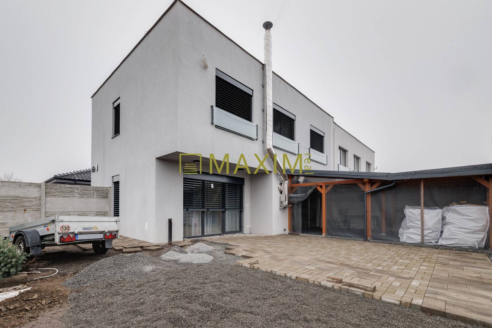 REZERVOVANE! Moderný 4-izbový dom s krbom,terasou a smart technologiou