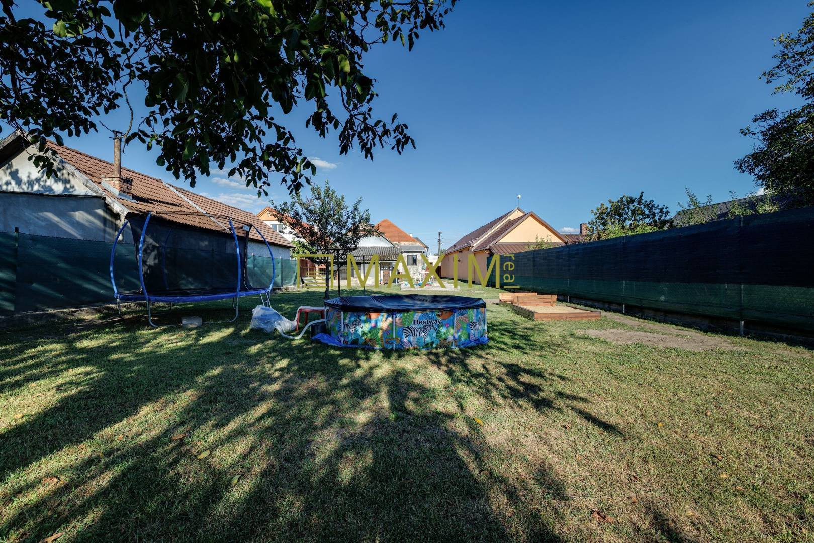 REZERVOVANE! Studienka, 4-izbový rodinný dom s VEĽKÝM pozemkom