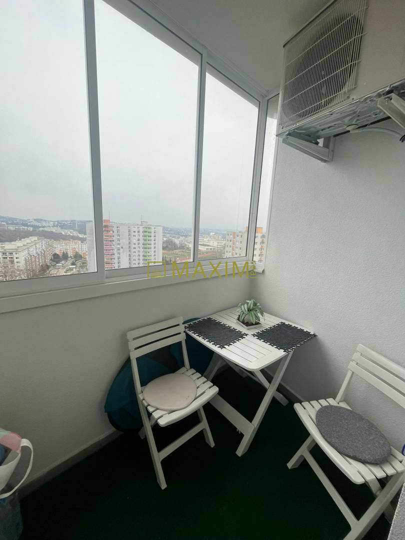 REZERVOVANE! 3-izbový byt s lodžiou, pivnicou a úložným priestorom