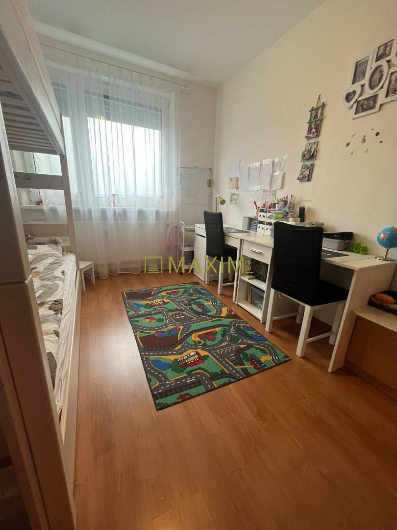 REZERVOVANE! 3-izbový byt s lodžiou, pivnicou a úložným priestorom