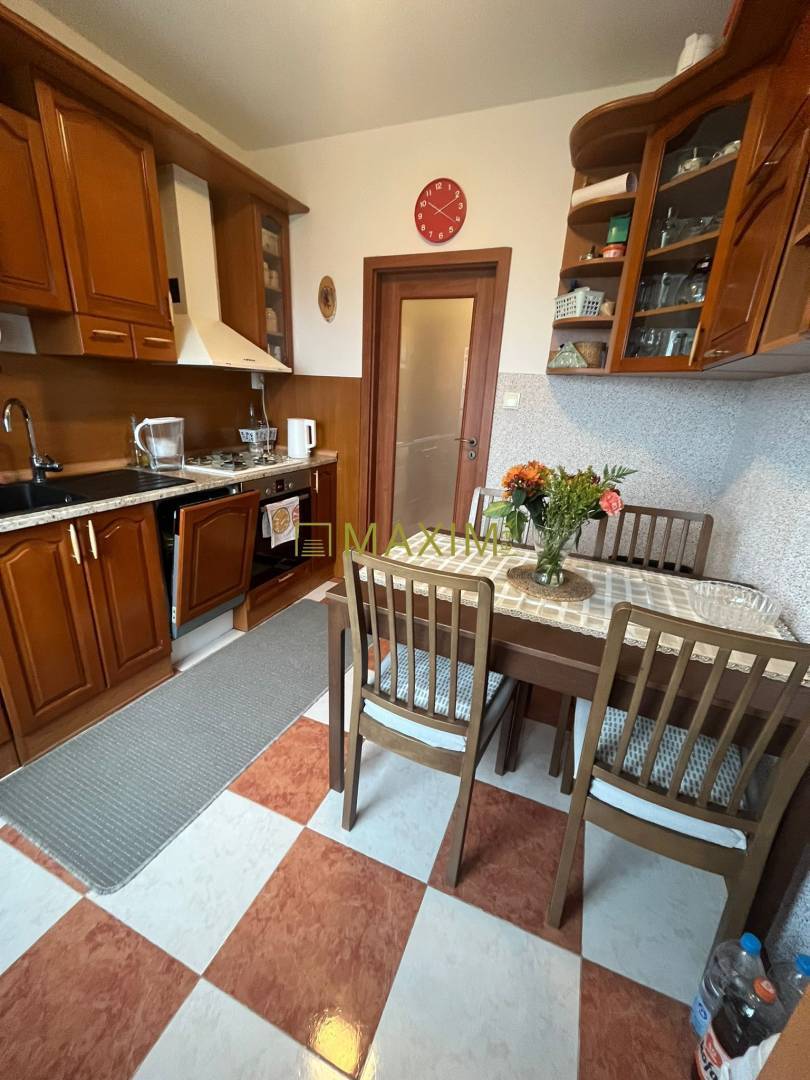 REZERVOVANE! 3-izbový byt s lodžiou, pivnicou a úložným priestorom