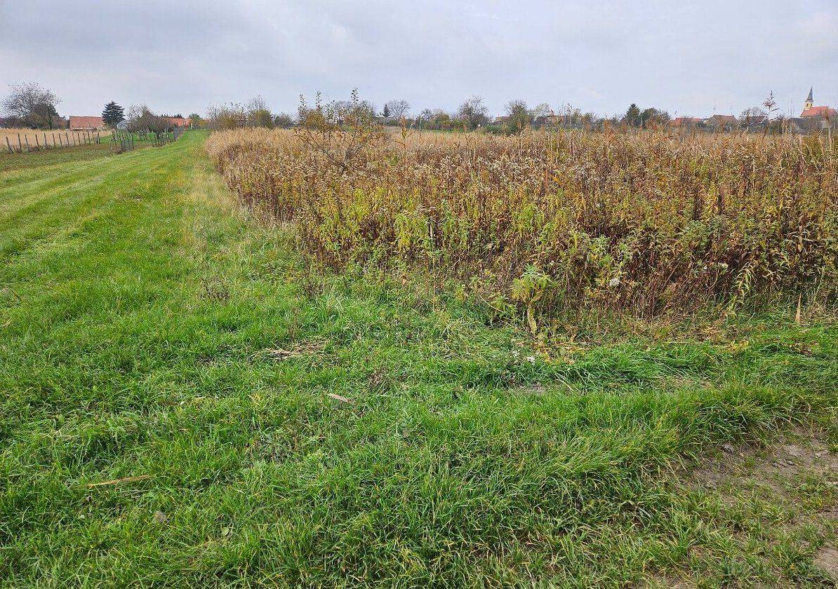 Pozemok o výmere 454 m2, schválený v Územnom pláne na stavbu RD