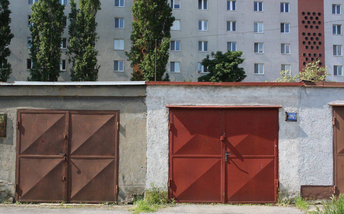 PREDAJ – Garáž na ulici Varšavská