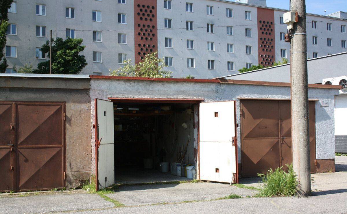 PREDAJ – Garáž na ulici Varšavská