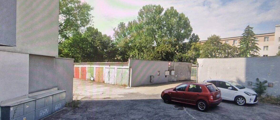 PREDAJ – Garáž aj s pozemkom v osobnom vlastníctve na ulici Planét