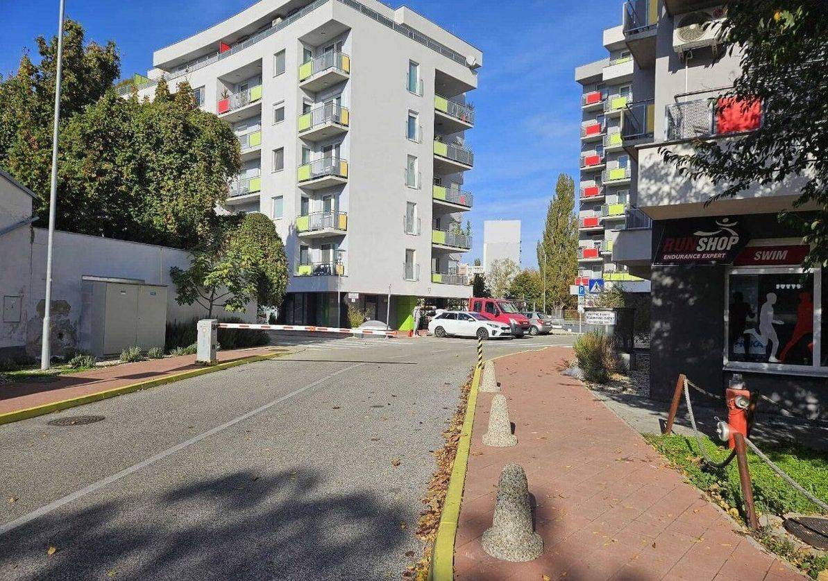 PREDAJ – Garáž na ulici Údernícka