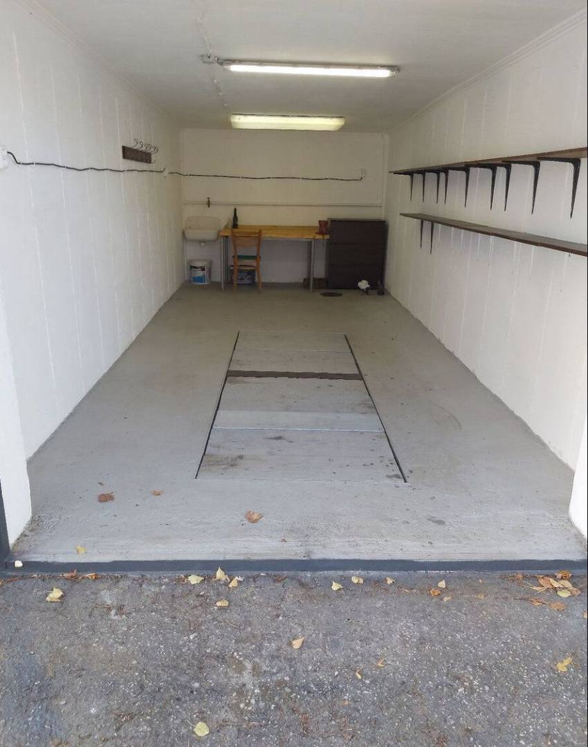 PREDAJ – Garáž aj s pozemkom na ulici Karloveská