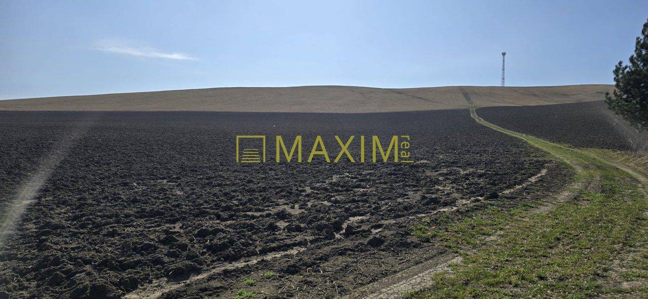 Investičný pozemok nachádzajúci sa priamo pri hlavnej ceste