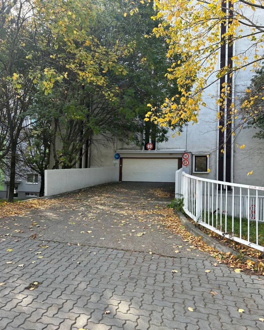 PREDAJ – Garáž na ulici Medveďovej v Petržalke