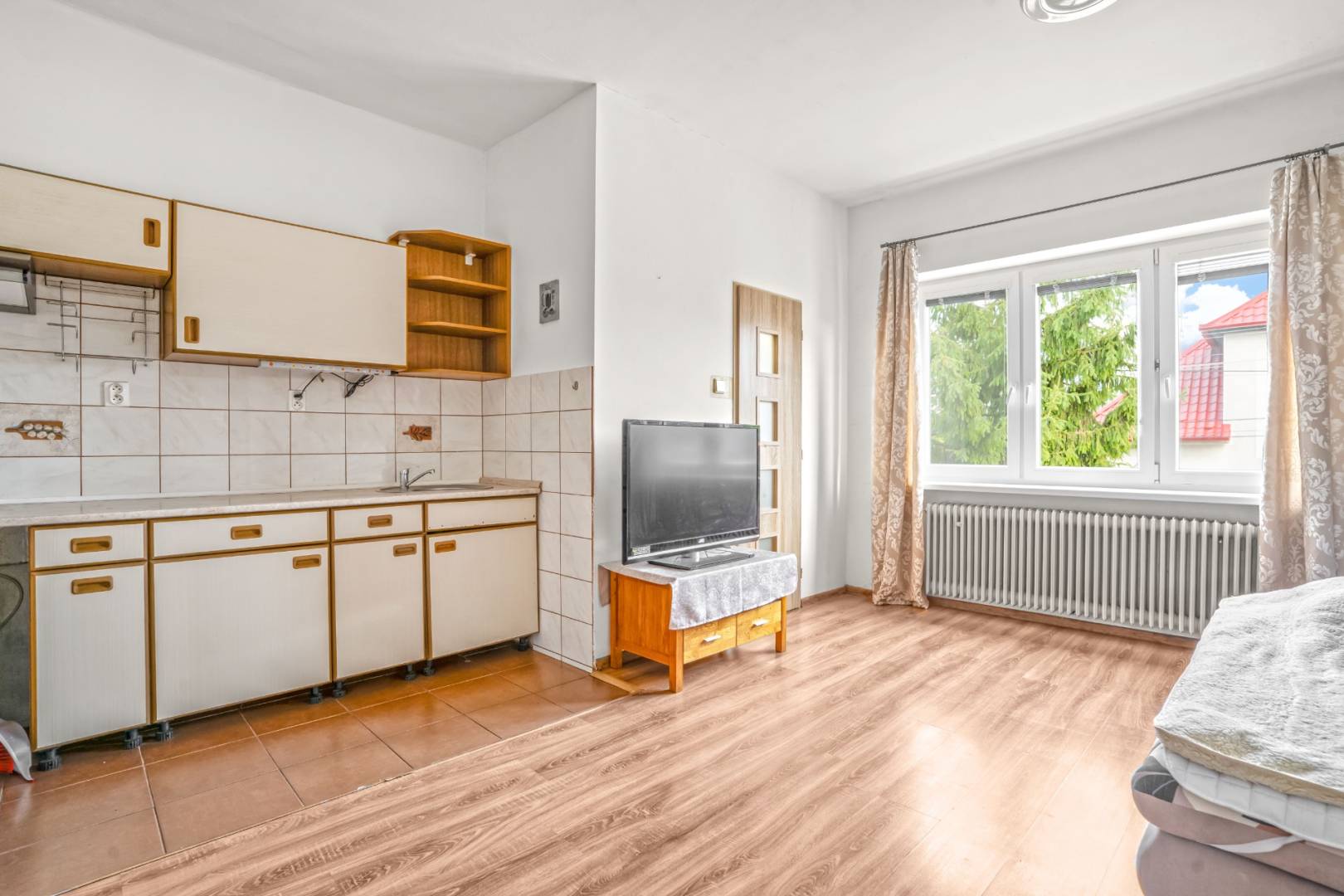 External property image