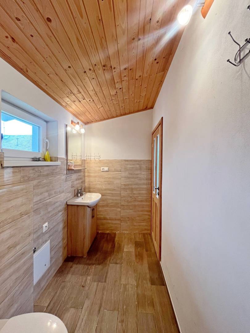 Stavebný pozemok so záhradným domčekom, Jablonové