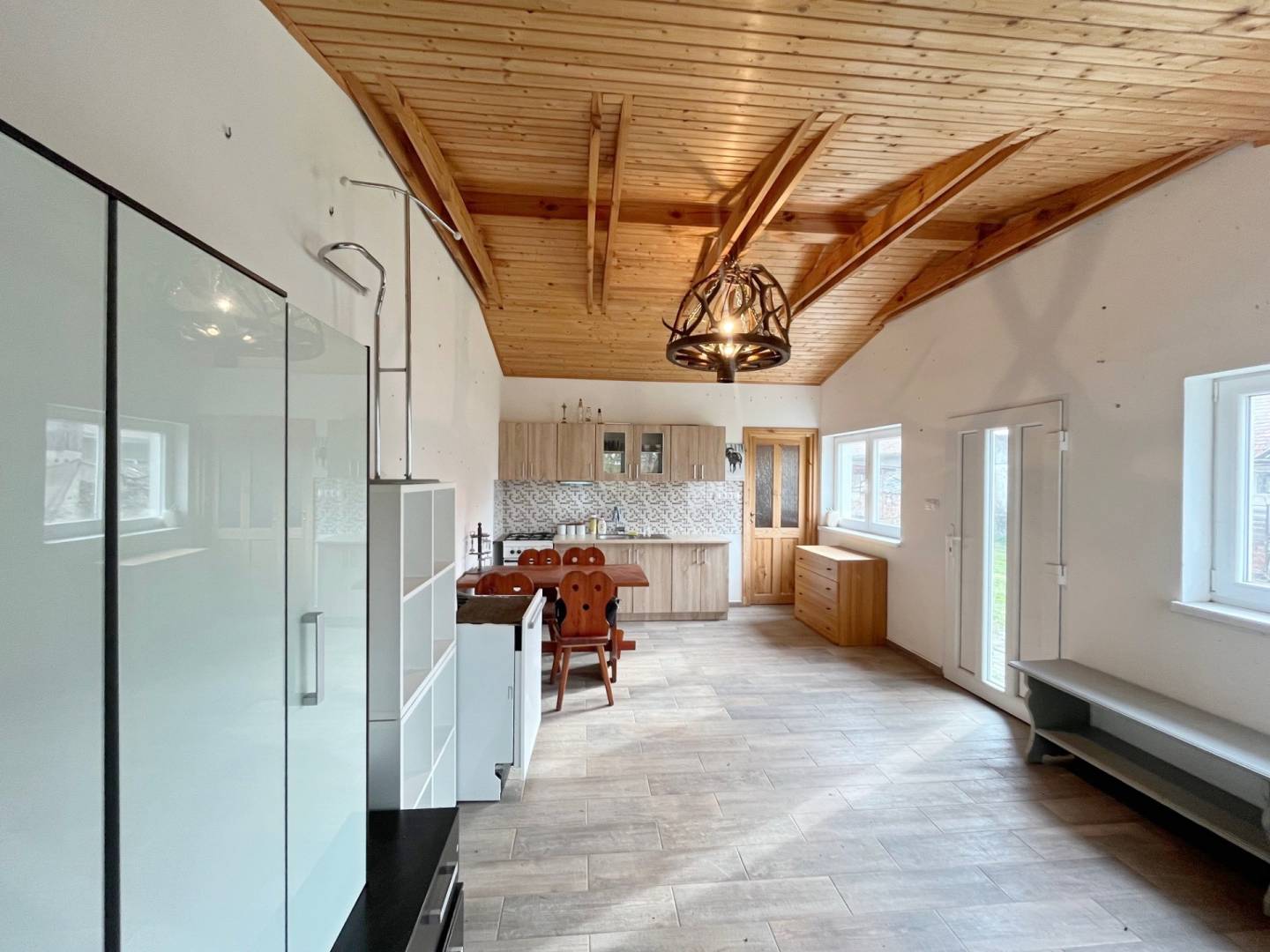 Stavebný pozemok so záhradným domčekom, Jablonové