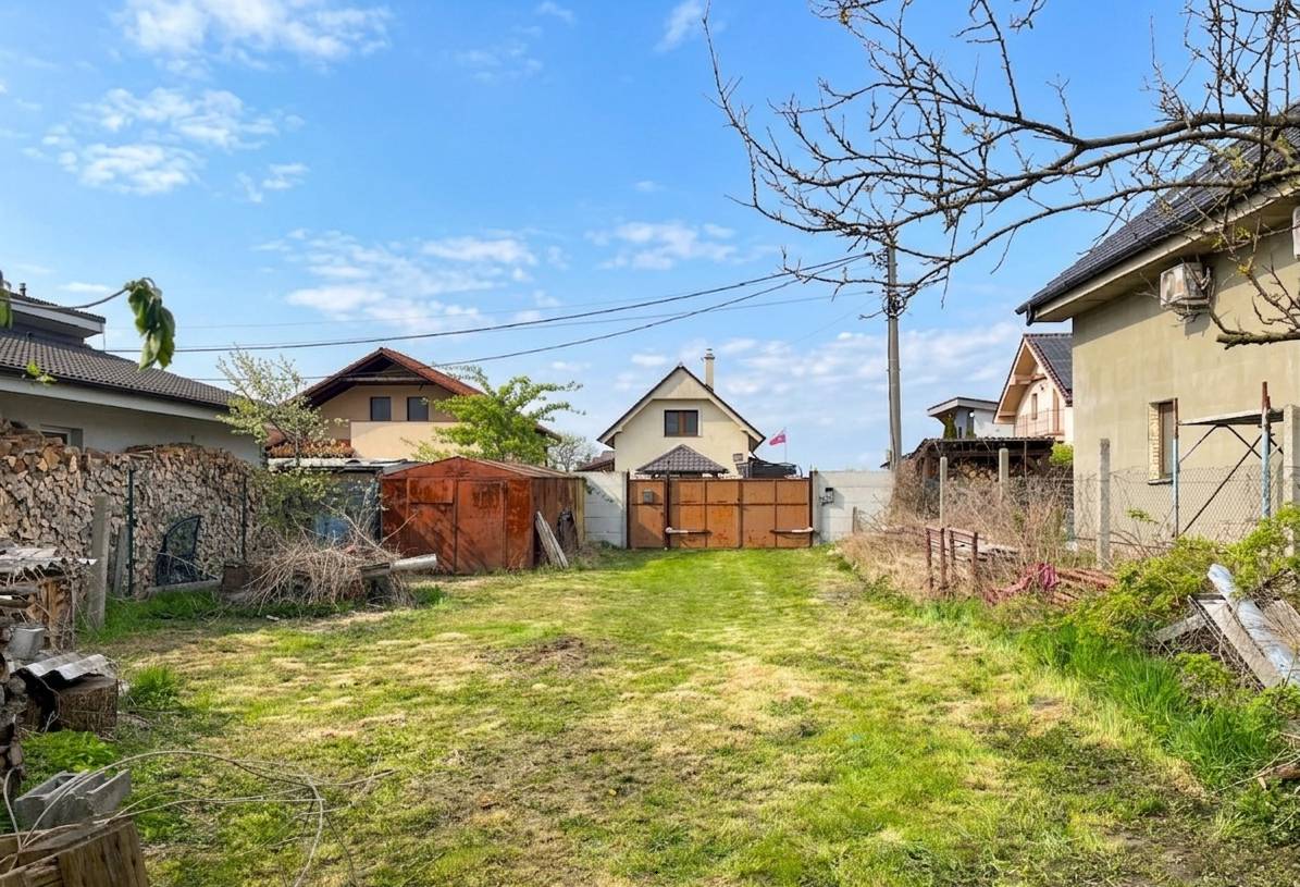 Stavebný pozemok so záhradným domčekom, Jablonové