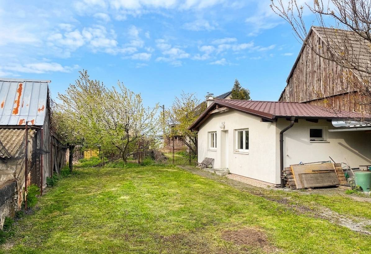 Stavebný pozemok so záhradným domčekom, Jablonové