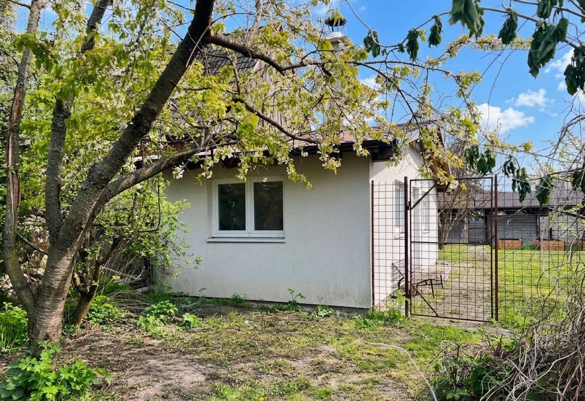 Stavebný pozemok so záhradným domčekom, Jablonové