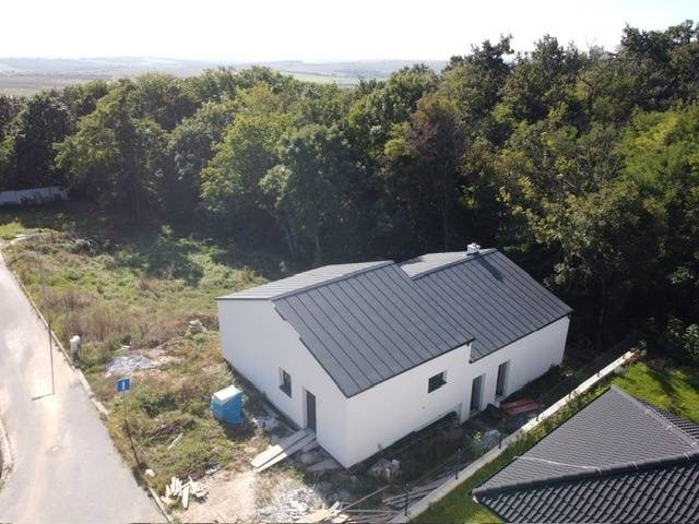 Novostavba v Štitároch pod lesom