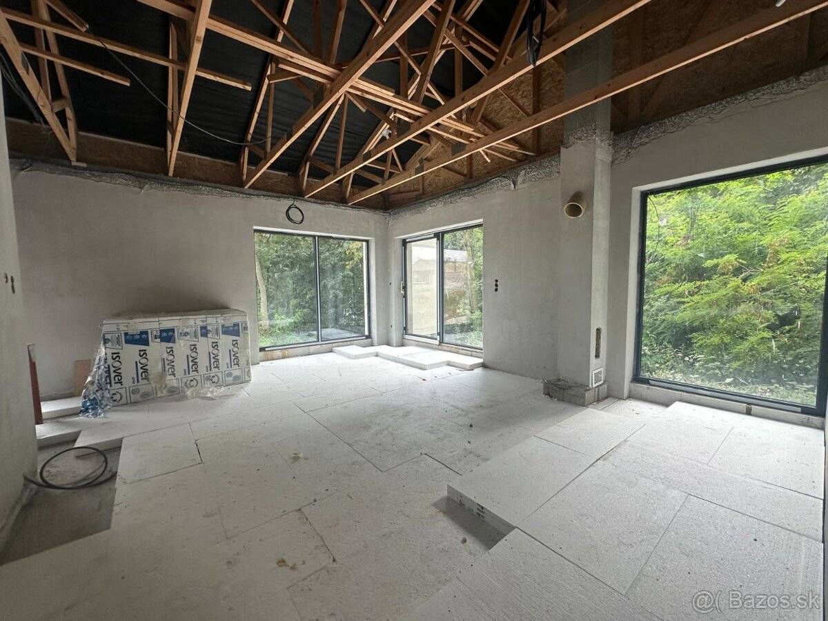 Novostavba v Štitároch pod lesom