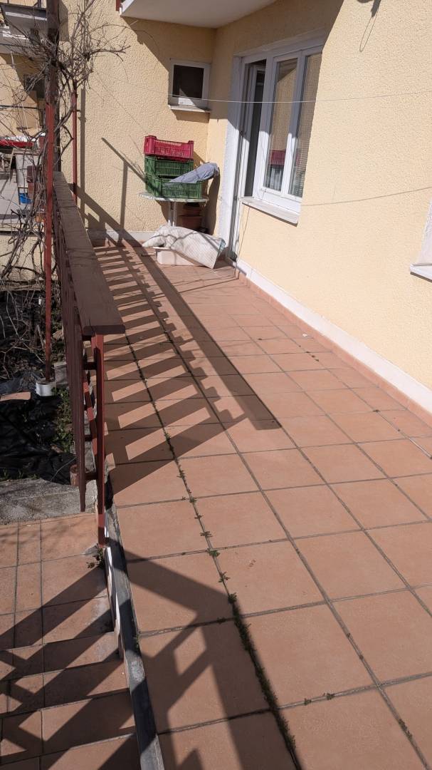 Radový domček na Zobore s výhľadom na mesto, Ružová ulica, garáž