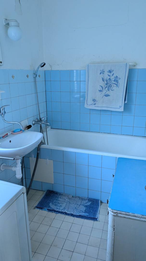 Radový domček na Zobore s výhľadom na mesto, Ružová ulica, garáž